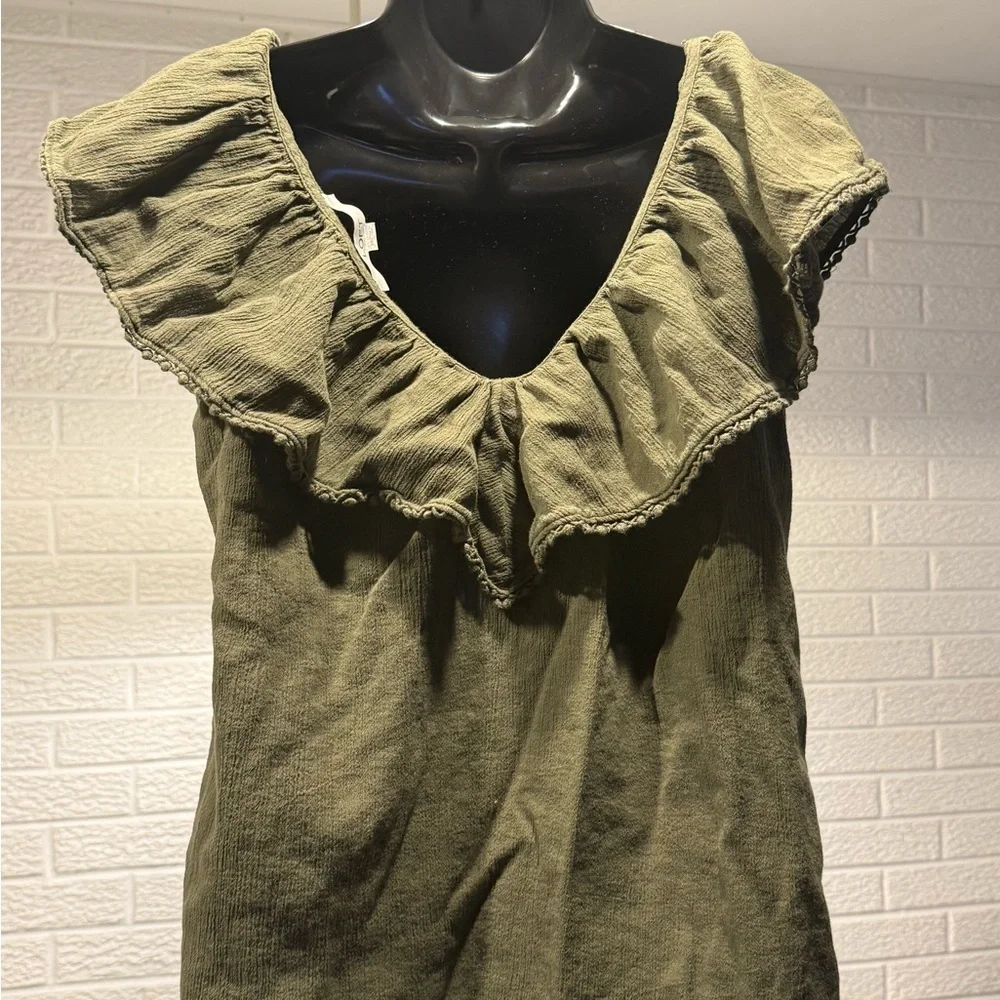 LOFT Green Puff Sleeve Ruffled Blouse